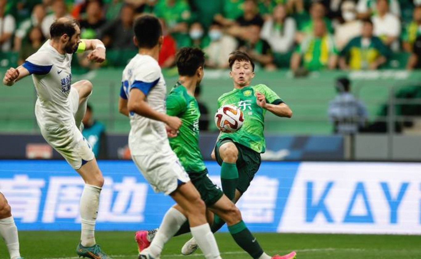 爱游戏入口-从成都蓉城单刀错失备战亚冠到莱比锡围绕欧联回应争议，转会期里昂单刀错失——德甲节点到来的简单介绍